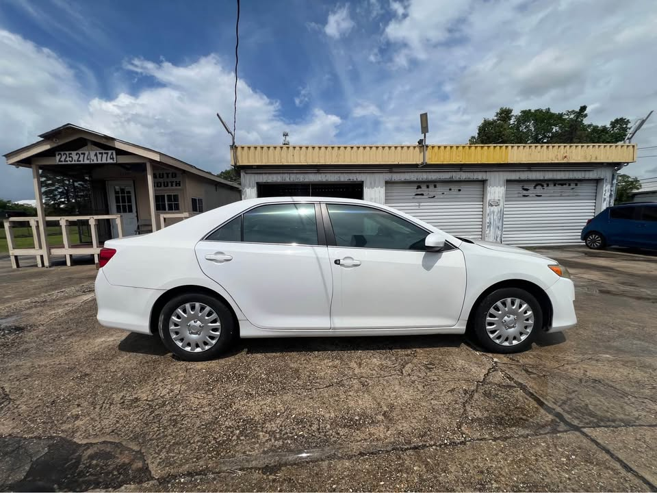 
								2014 Toyota Camry full									