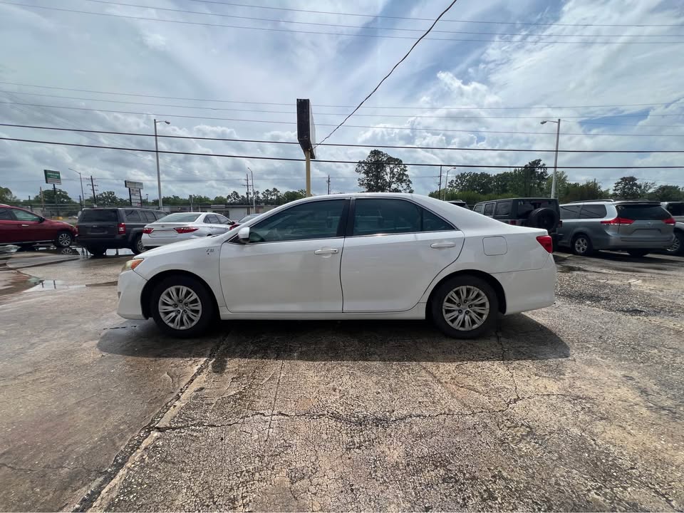 
								2014 Toyota Camry full									