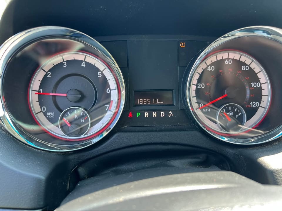 
								2014 Dodge Caravan full									