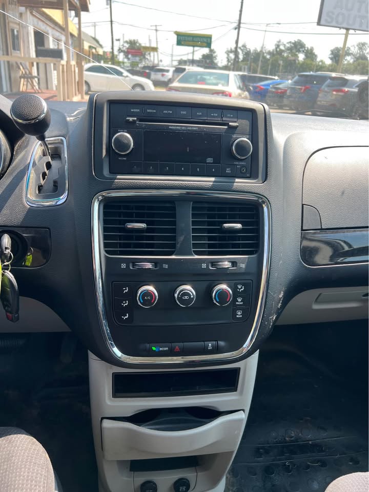 
								2014 Dodge Caravan full									