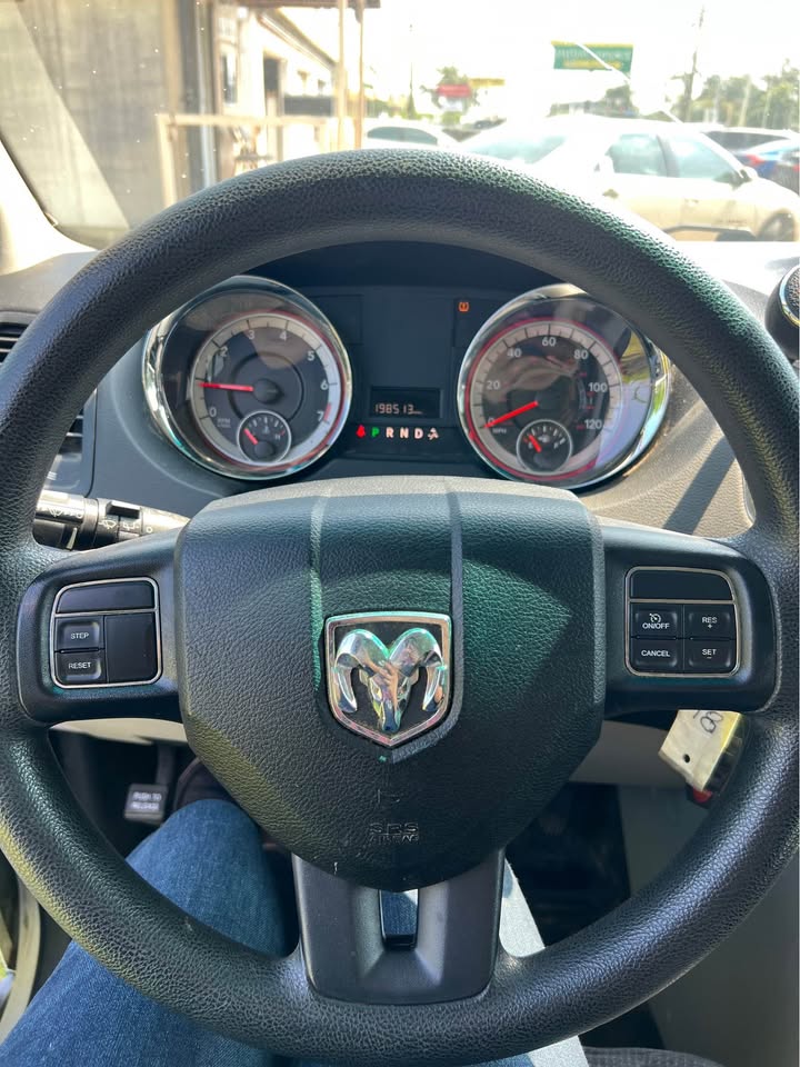 
								2014 Dodge Caravan full									