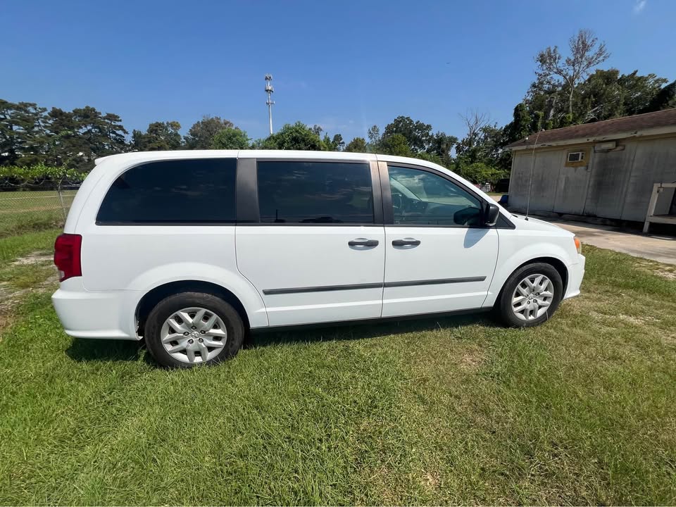 
								2014 Dodge Caravan full									
