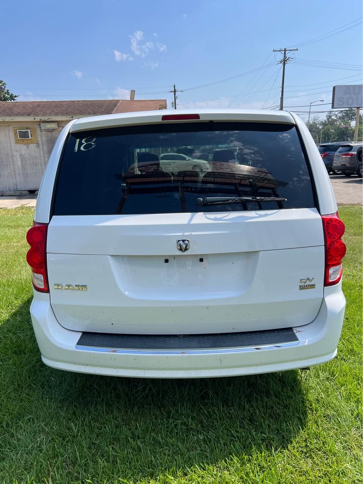 
								2014 Dodge Caravan full									