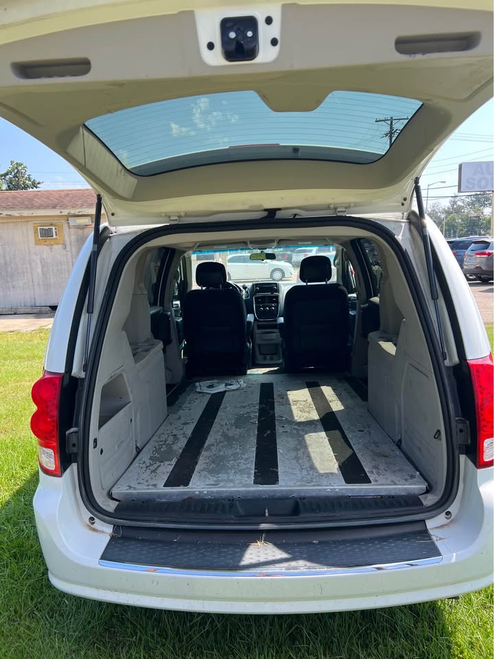 
								2014 Dodge Caravan full									