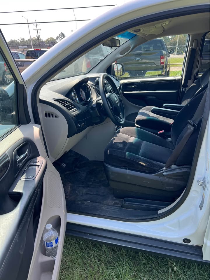
								2014 Dodge Caravan full									