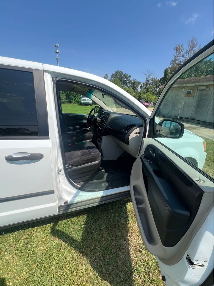 
								2014 Dodge Caravan full									