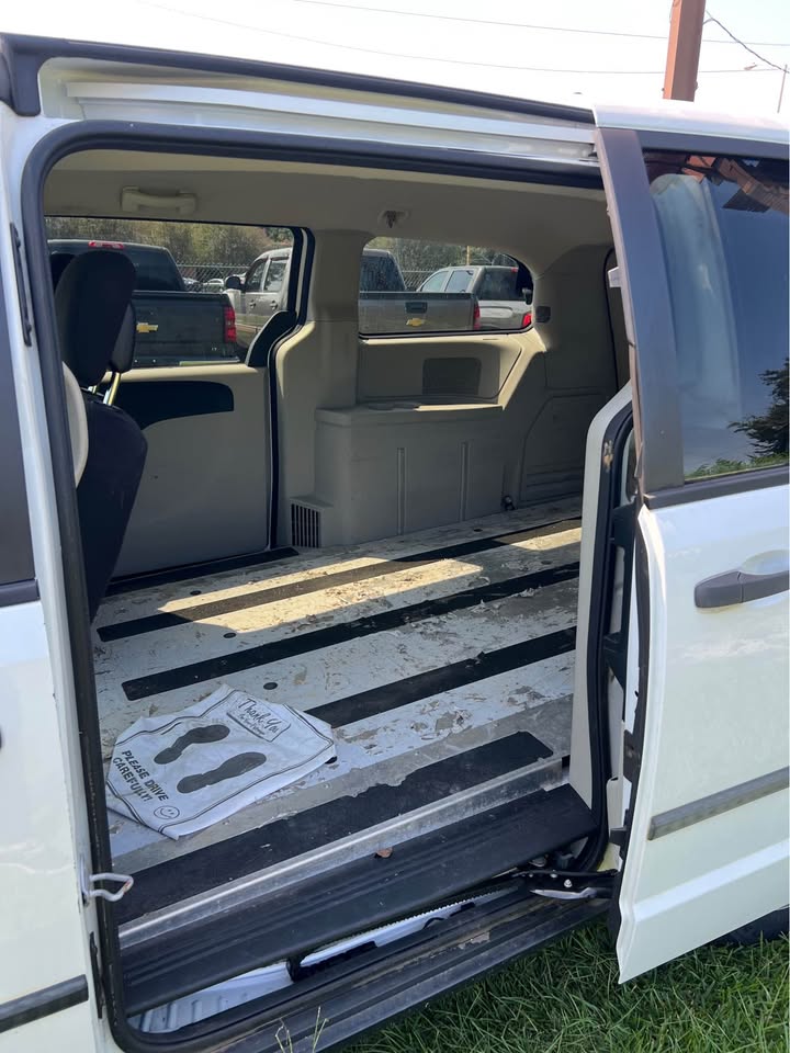 
								2014 Dodge Caravan full									