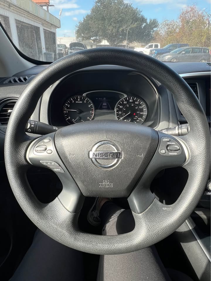 
								2016 Nissan Pathfinder full									