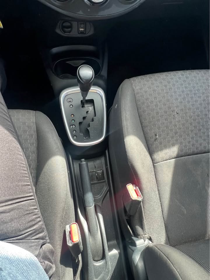 
								2016 Toyota Yaris full									