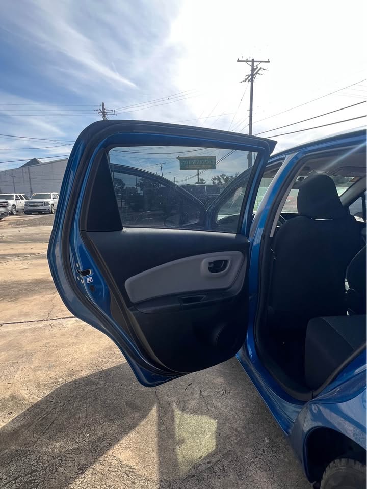 
								2016 Toyota Yaris full									