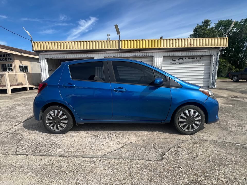 
								2016 Toyota Yaris full									