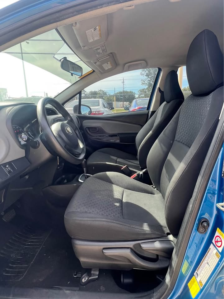 
								2016 Toyota Yaris full									