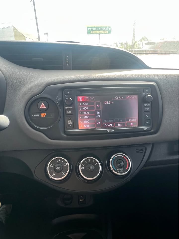 
								2016 Toyota Yaris full									