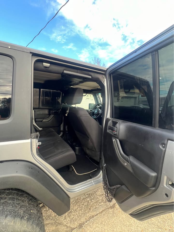 
								2016 Jeep Wrangler full									