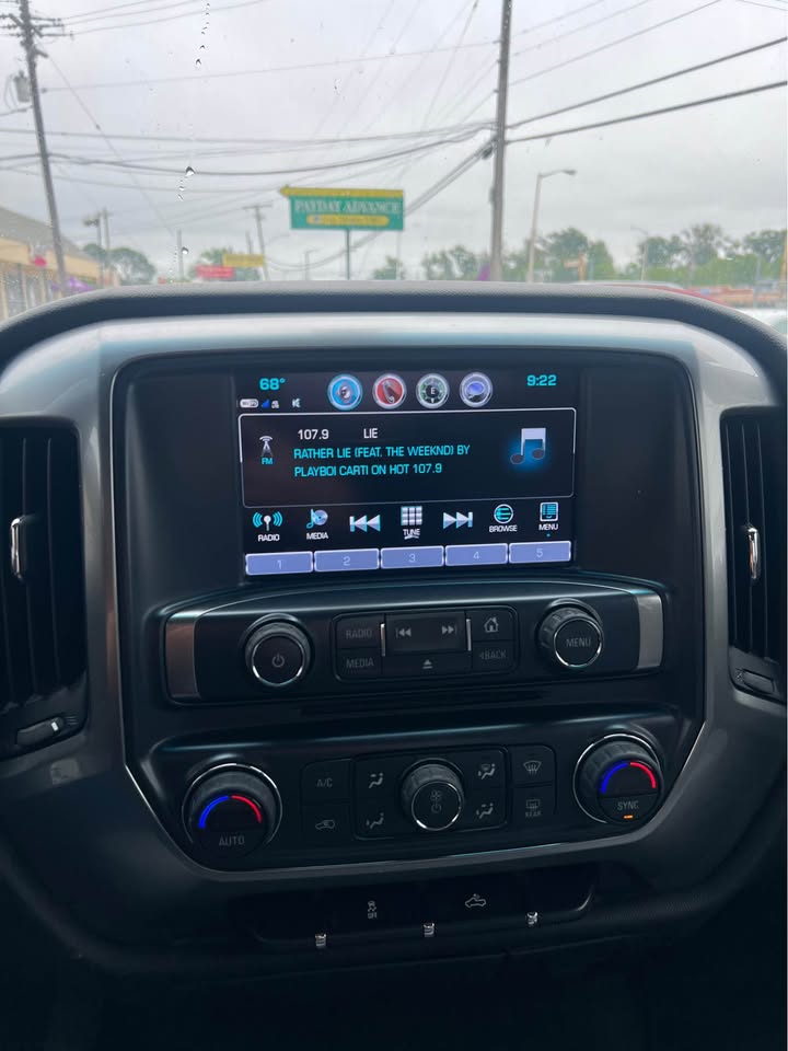 
								2017 Chevrolet Silverado full									