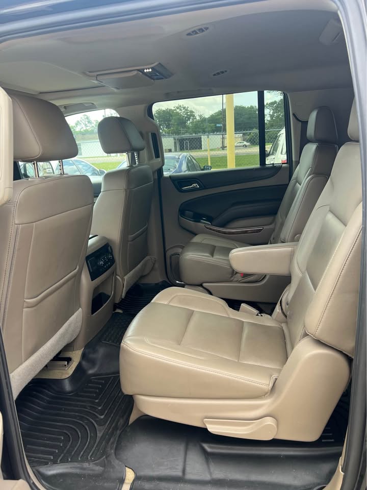 
								2017 Chevrolet Suburban Premier full									