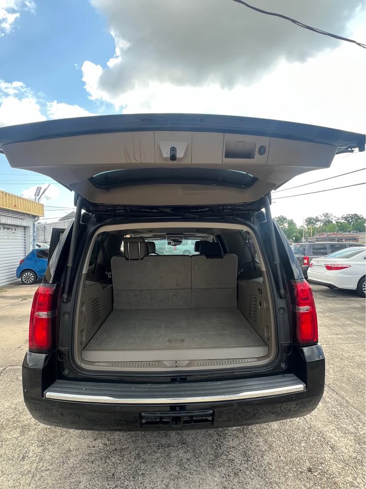 
								2017 Chevrolet Suburban Premier full									