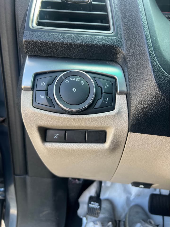 
								2019 Ford Explorer full									