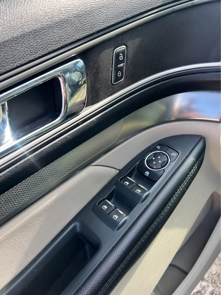 
								2019 Ford Explorer full									