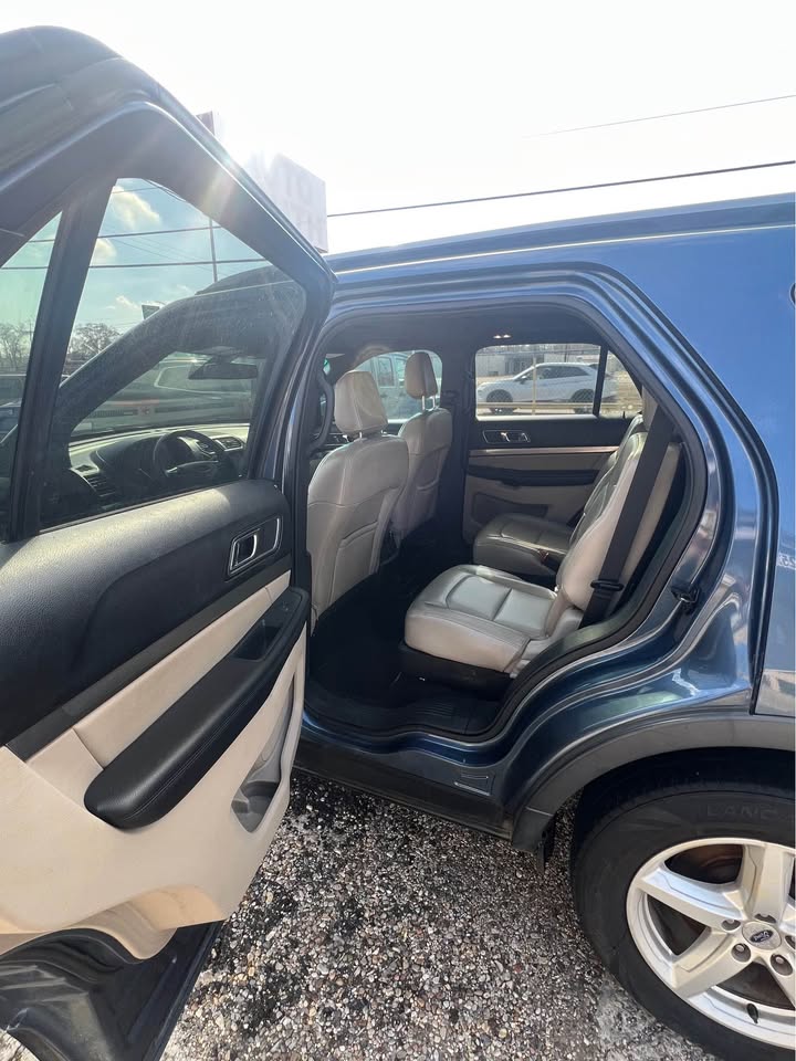 
								2019 Ford Explorer full									