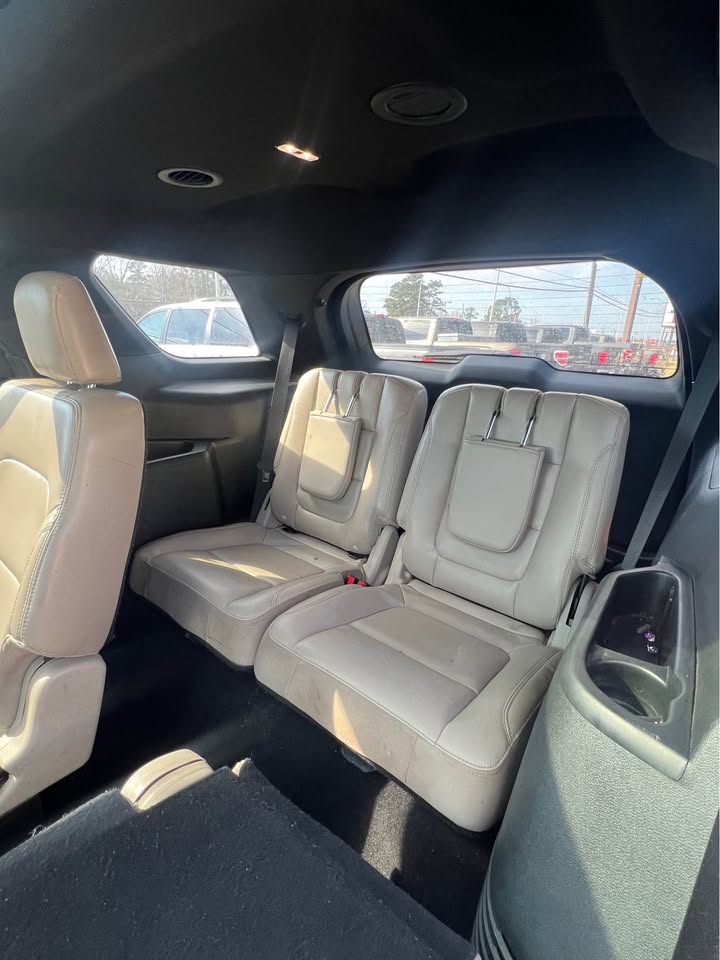 
								2019 Ford Explorer full									