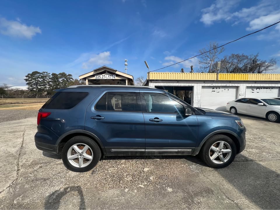 
								2019 Ford Explorer full									