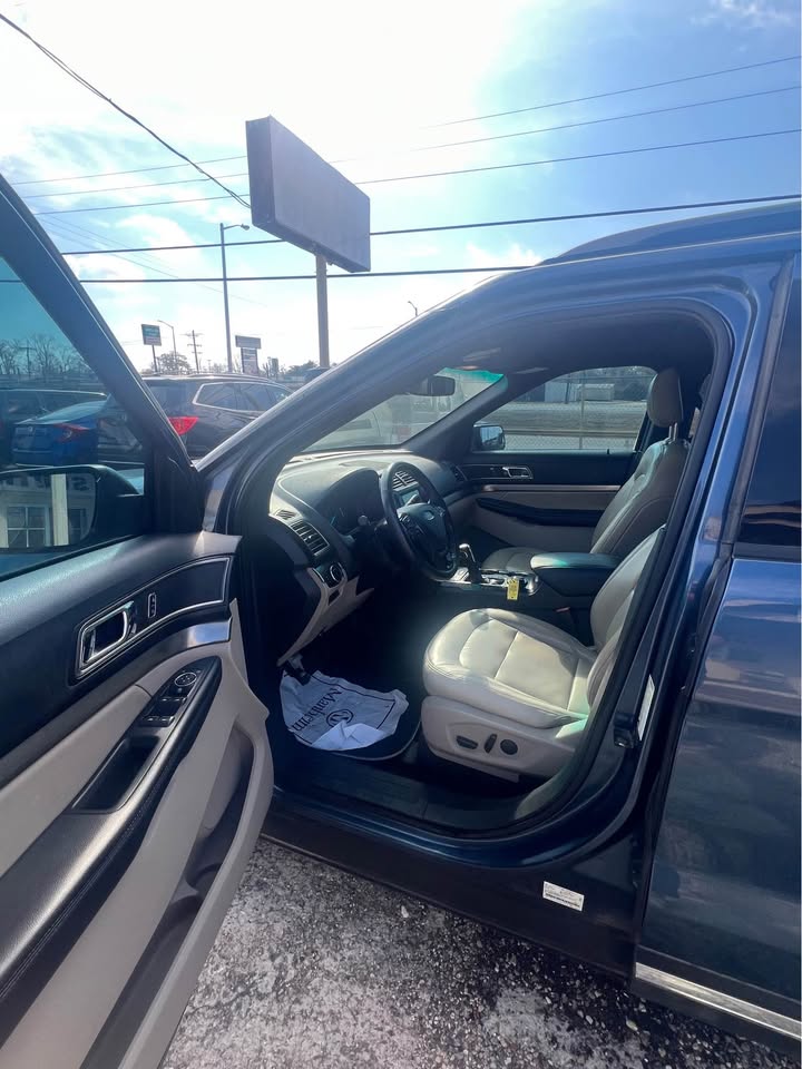 
								2019 Ford Explorer full									