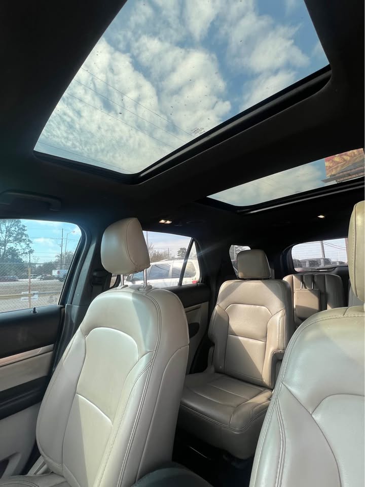 
								2019 Ford Explorer full									