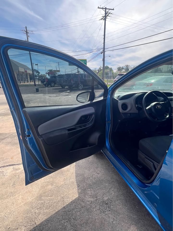 
								2016 Toyota Yaris full									